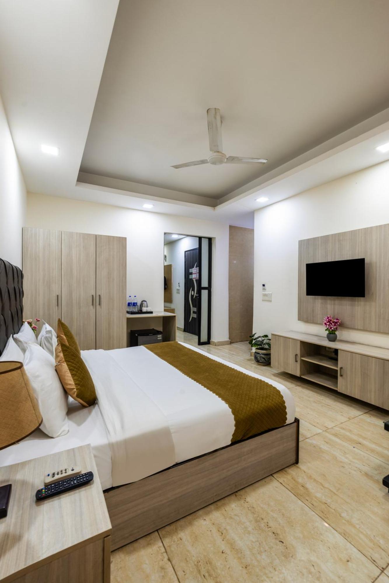 Kabul Hotel By Nexhub Palace - Medanta Gurgaon Exterior photo